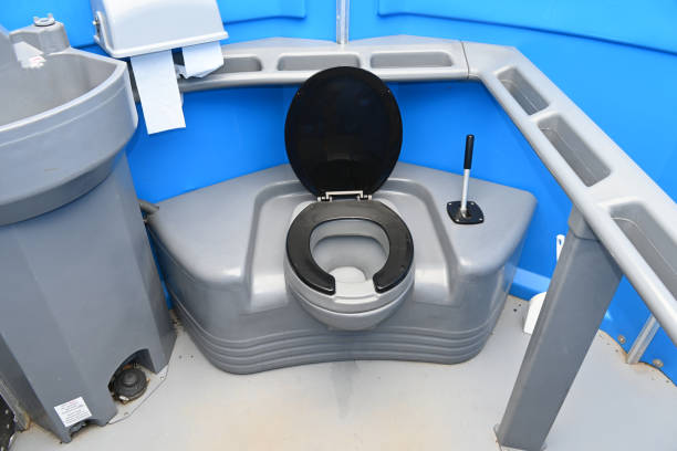 Best Porta potty rental near me  in Omro, WI
